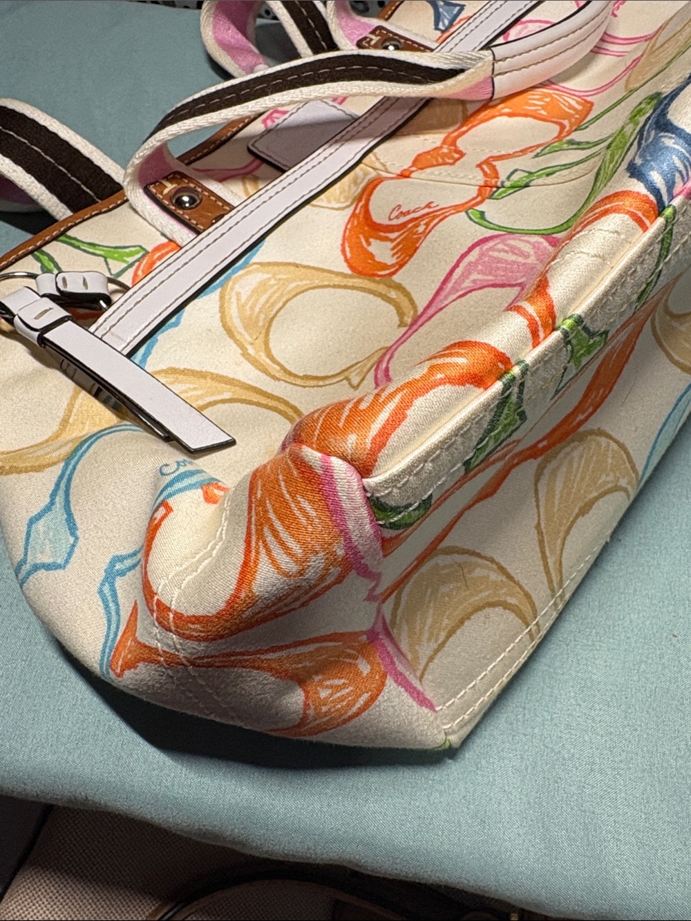 Coach Hamptons Pastel Scribble Signature Small Tote - F10673 - Picture 11 of 16